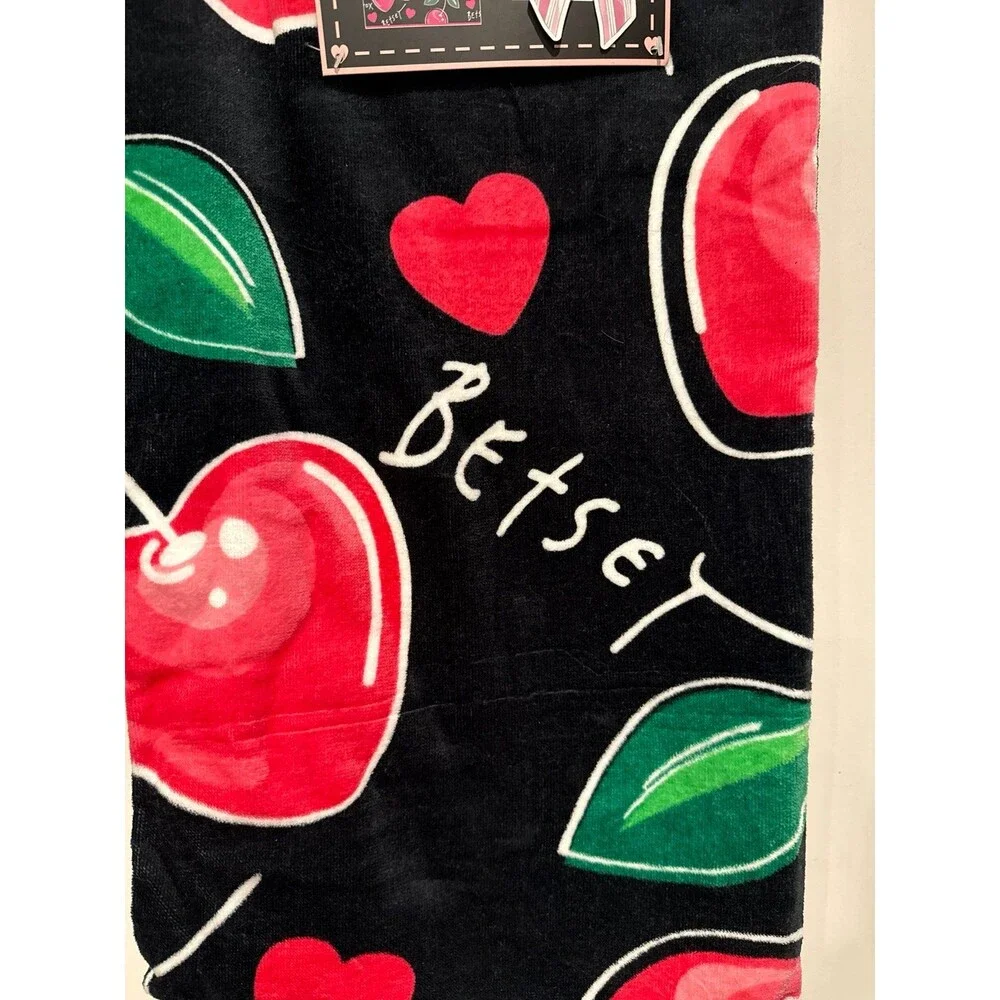 BETSEY JOHNSON BEACH TOWEL-Cherry